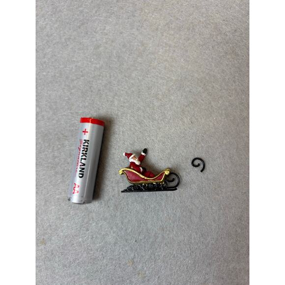 Dept 56 North Pole Series – Santa’s Sleigh Maker #56.56950 Limited Edition - Picture 8 of 13